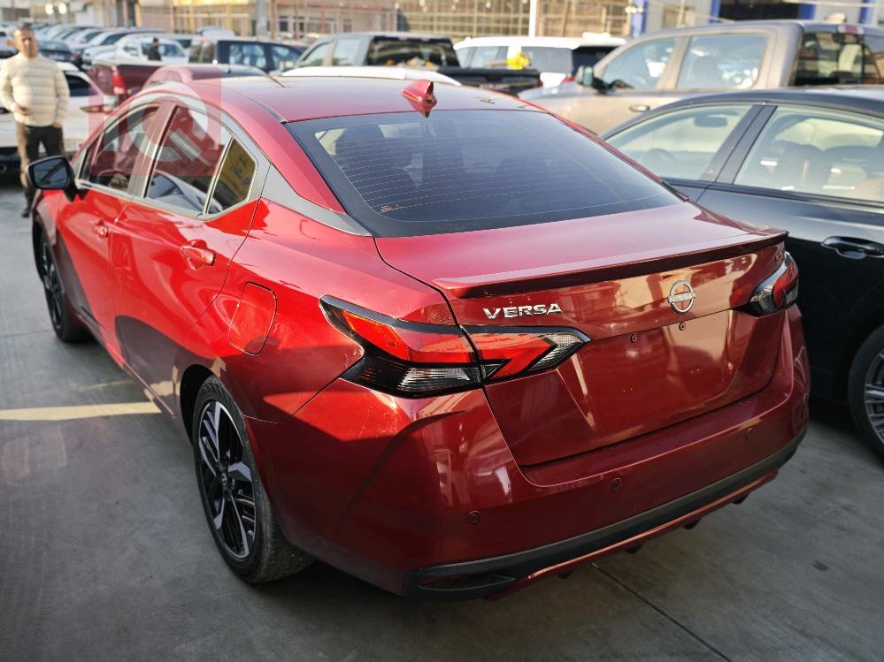 نيسان فيرسا